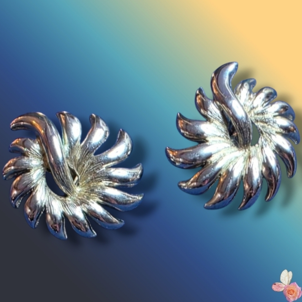 Monet Silver Swirl Soft Close Clip On Earrings Signed Designer 713